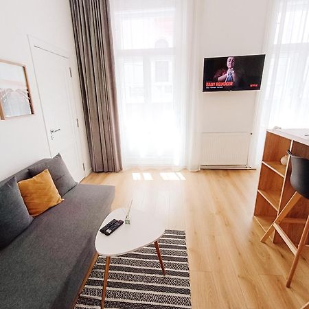 Fly Residence Arad Bagian luar foto