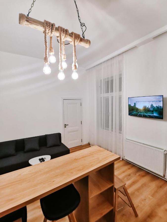 Fly Residence Arad Bagian luar foto