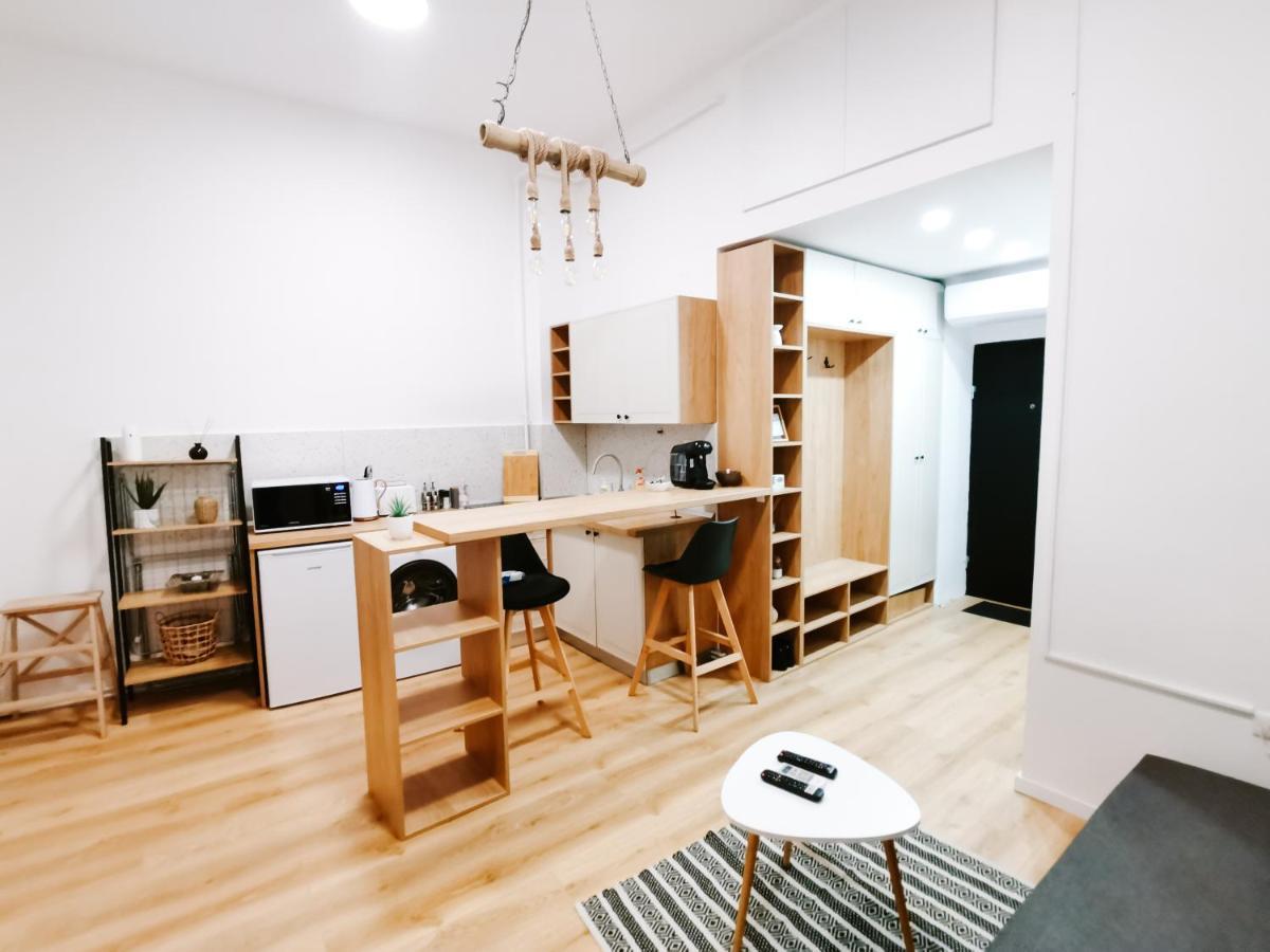 Fly Residence Arad Bagian luar foto
