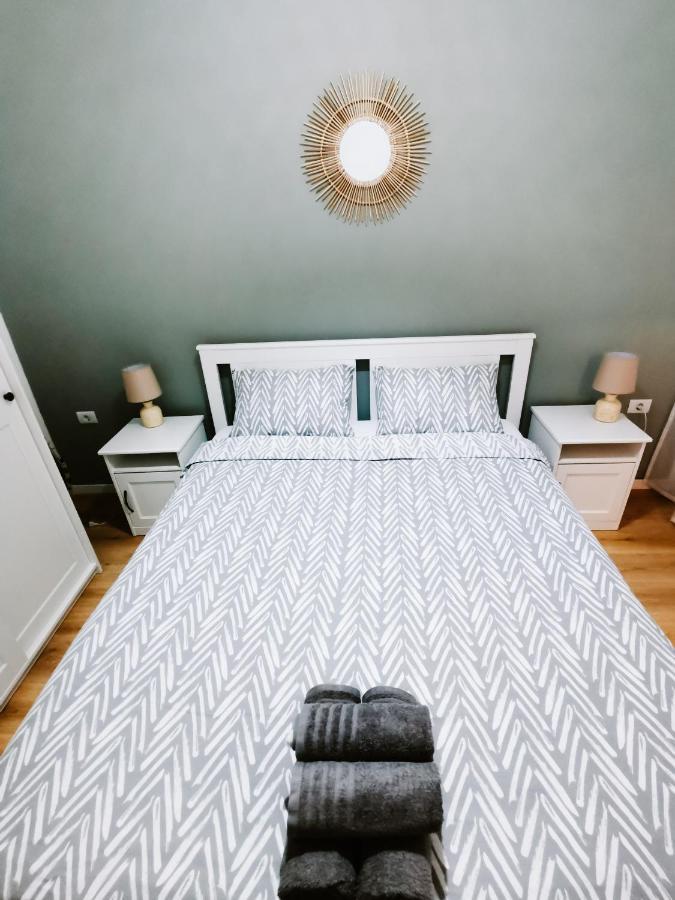 Fly Residence Arad Bagian luar foto