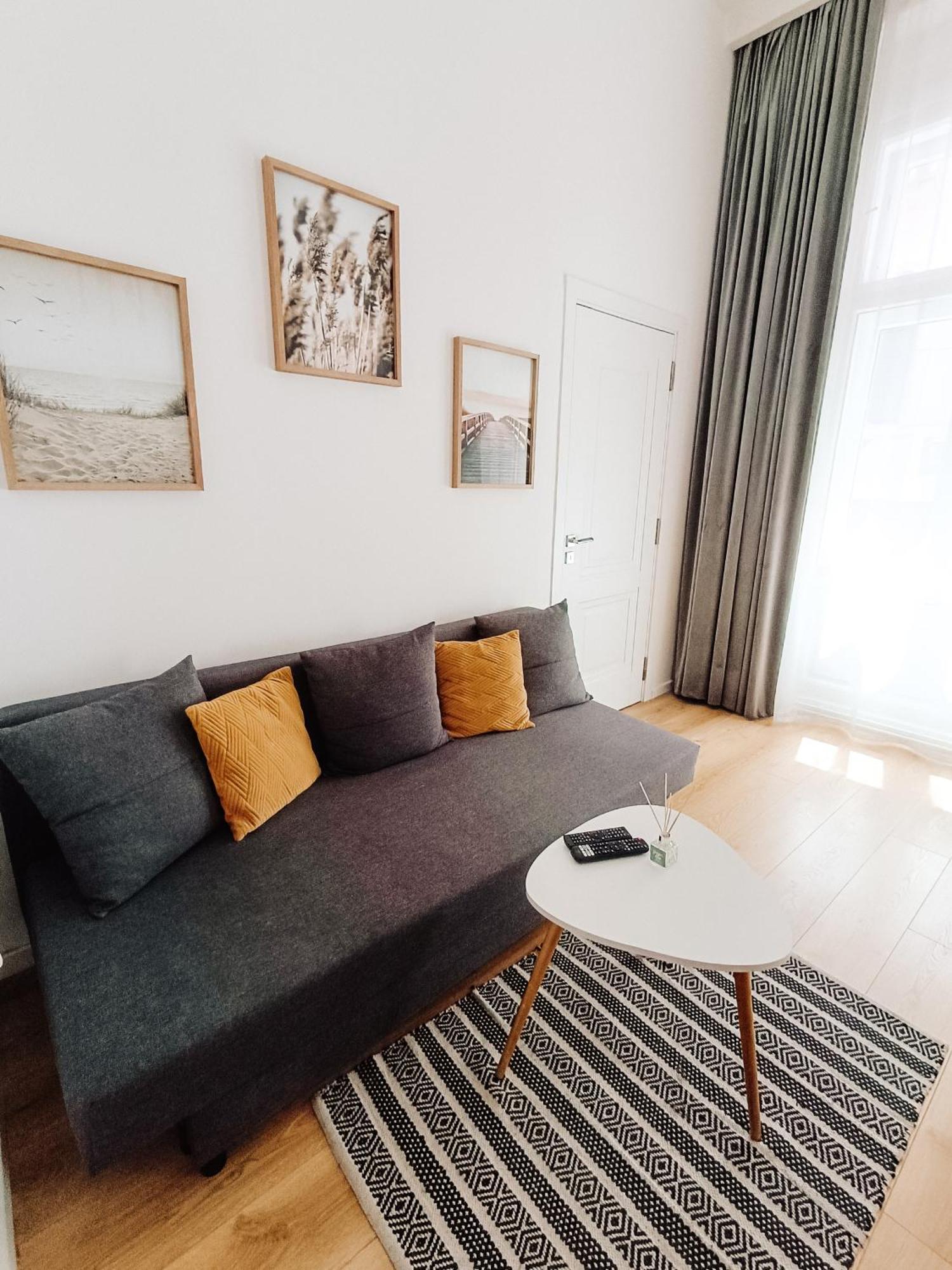 Fly Residence Arad Bagian luar foto