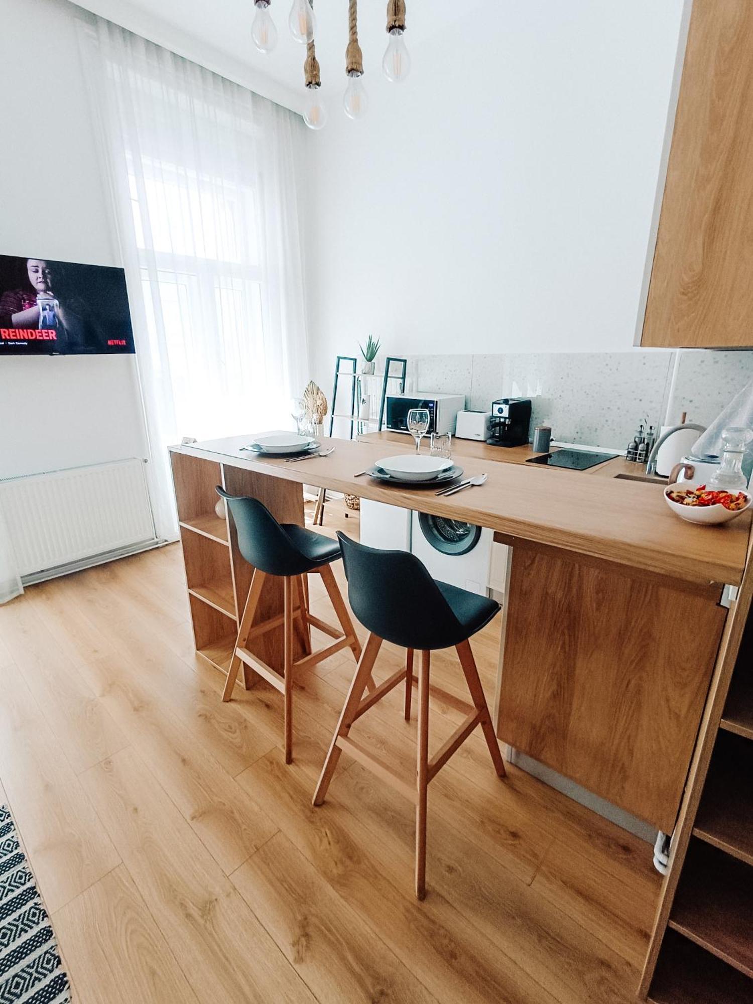 Fly Residence Arad Bagian luar foto